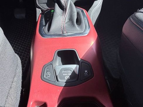 Used 2022 Jeep Renegade Trailhawk w/ Trailer Tow Group image 18