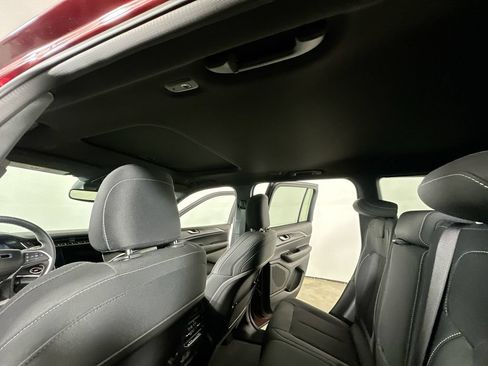 Used 2024 Jeep Grand Cherokee Laredo X AWD/4WD image 13