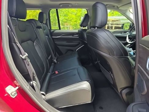 Used 2023 Jeep Grand Cherokee Limited RWD image 8
