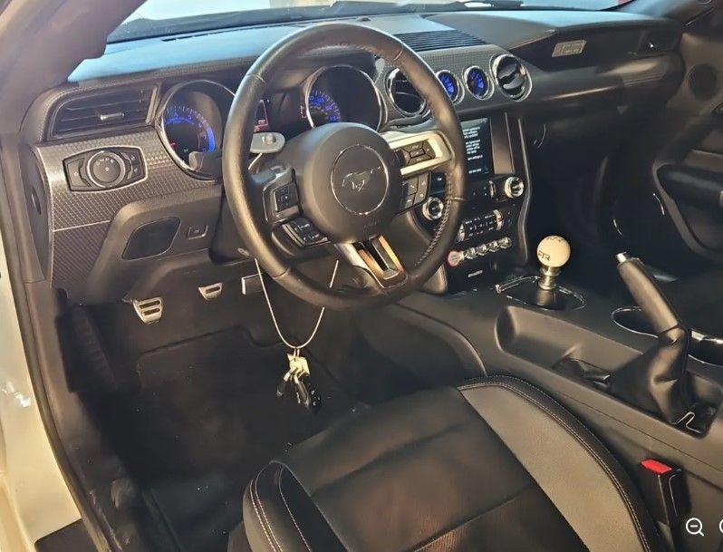 Used 2017 Ford Mustang GT Premium w/ GT Performance Package RWD image 8