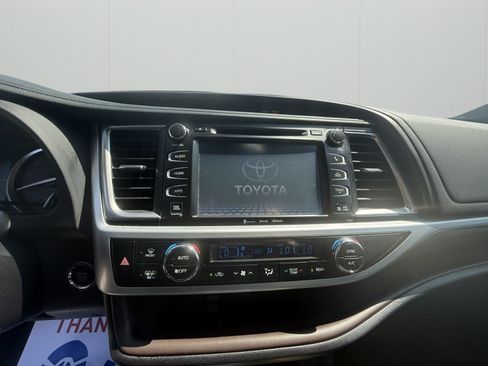 Used 2019 Toyota Highlander Limited AWD/4WD image 11