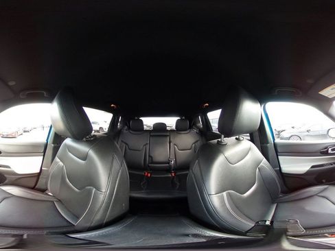 Used 2025 Jeep Compass Limited image 43