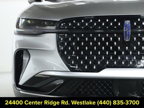 Used 2025 Lincoln Nautilus Premier AWD/4WD image 7