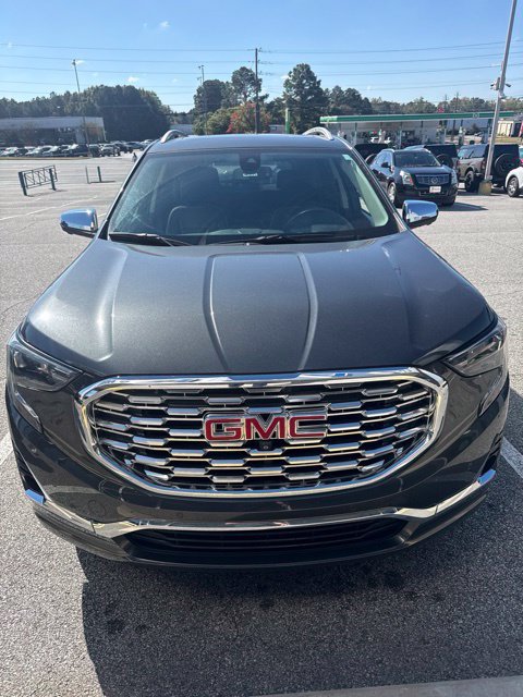 Used 2020 GMC Terrain Denali w/ Denali Premium Package FWD image 2