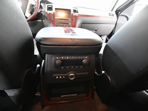 Used 2009 Cadillac Escalade AWD image 31