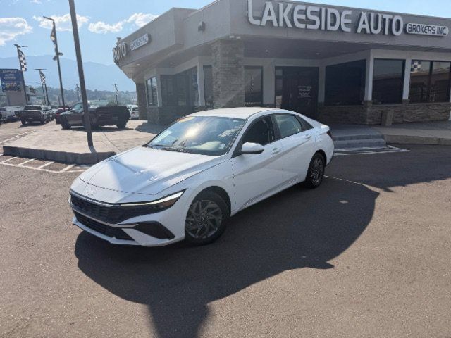 Used 2024 Hyundai Elantra SEL FWD image 2