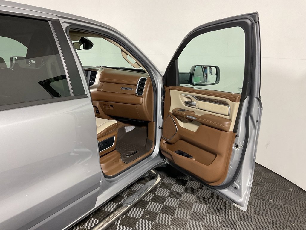 Used 2020 RAM 1500 Laramie AWD/4WD image 32