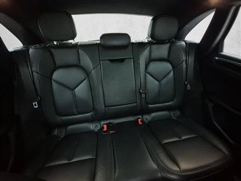 Certified 2022 Porsche Macan AWD/4WD image 23