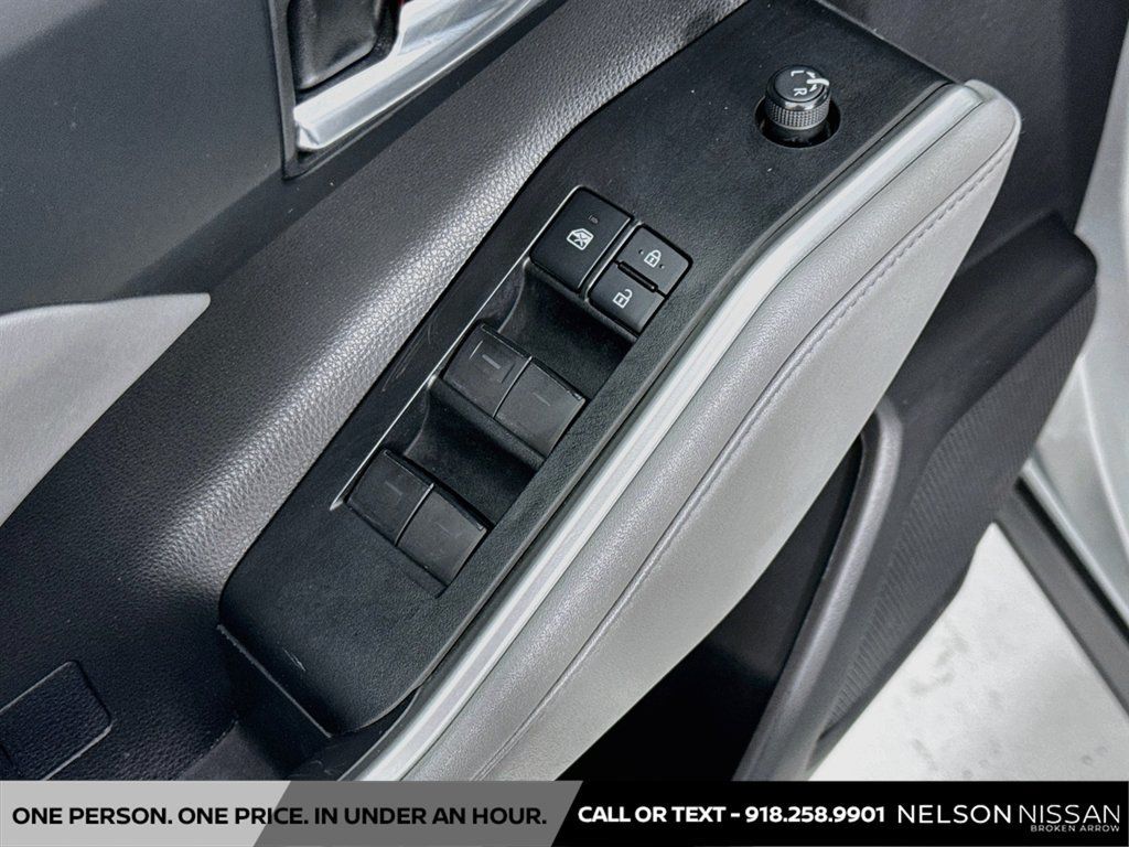 Used 2022 Toyota Highlander XLE AWD/4WD image 17
