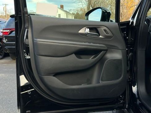 New 2026 Chrysler Pacifica Select w/ S Appearance Package image 10