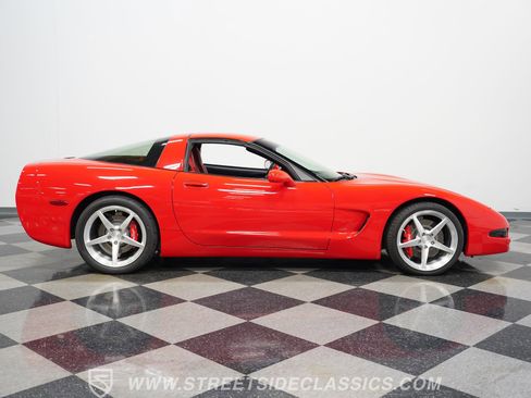 Used 2001 Chevrolet Corvette Coupe w/ Preferred Equipment Group2 image 14