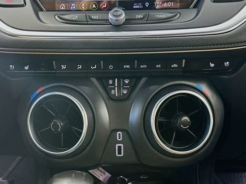 Used 2019 Chevrolet Blazer Premier w/ Driver Confidence II Package AWD/4WD image 18