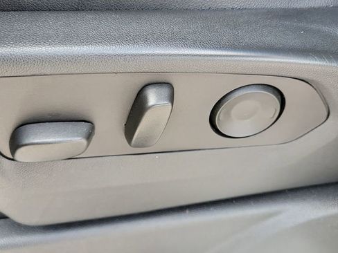 Used 2023 Chevrolet Suburban Premier image 16