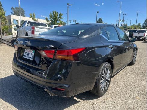 Used 2023 Nissan Altima 2.5 SV w/ SV Premium Package FWD image 8