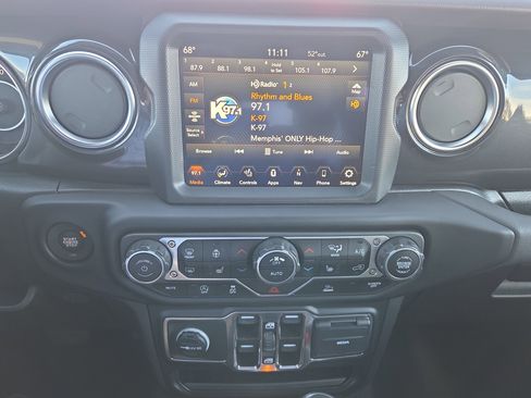 Used 2023 Jeep Wrangler Unlimited Sahara image 14