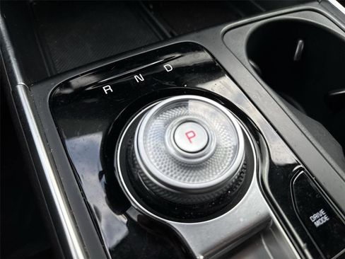 Used 2025 Kia Carnival SX w/ SX Dark Edition Package FWD image 20