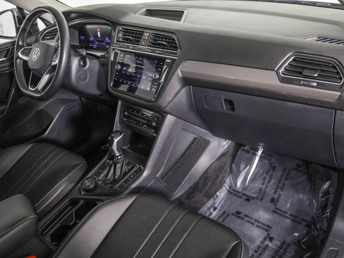 Used 2023 Volkswagen Tiguan SE image 43