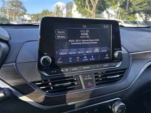 Used 2024 Nissan Altima 2.5 SV image 12