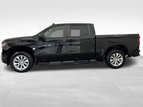 Used 2022 Chevrolet Silverado 1500 Custom image 2