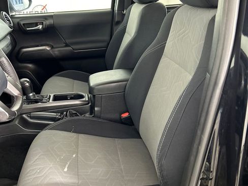 Used 2020 Toyota Tacoma TRD Sport w/ Technology Package image 13