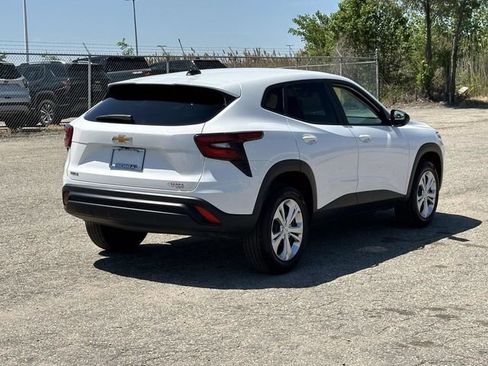 Certified 2024 Chevrolet Trax LS w/ Driver Confidence Package FWD image 8