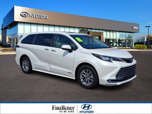Used 2021 Toyota Sienna XLE AWD/4WD image 1