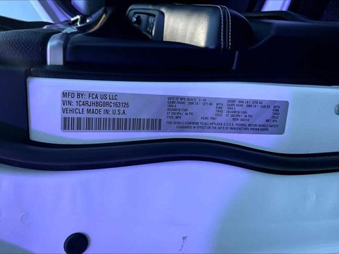 Used 2024 Jeep Grand Cherokee Limited image 21