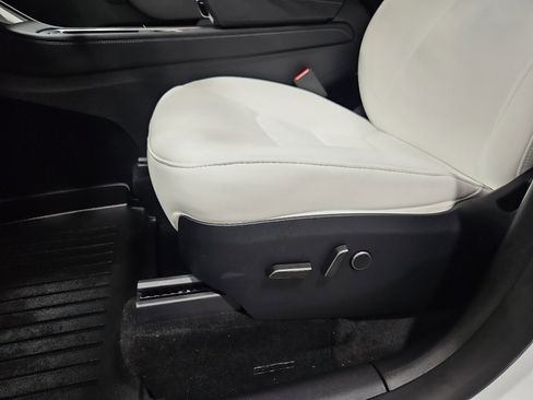 Used 2024 Tesla Model Y Long Range AWD/4WD image 7