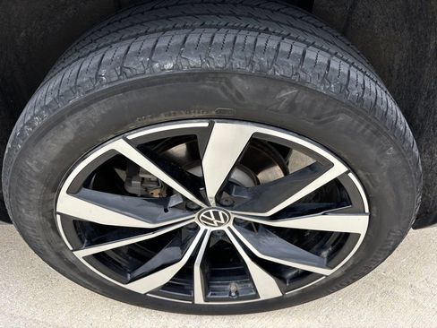 Used 2024 Volkswagen Atlas Cross Sport SEL Premium R-Line image 24