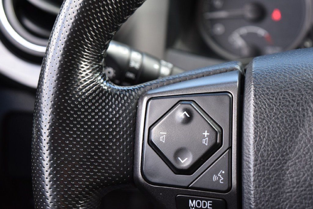 Used 2016 Toyota Tacoma TRD Sport w/ Towing Package AWD/4WD image 19