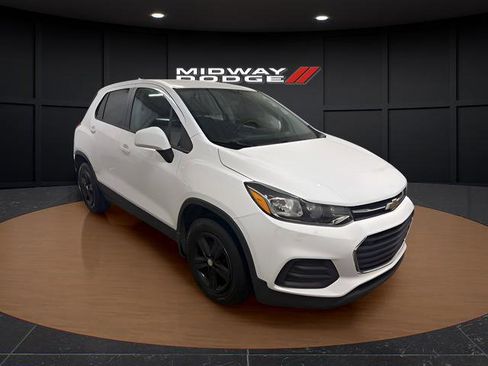 Used 2019 Chevrolet Trax LS w/ Tint and Cruise Package FWD image 1