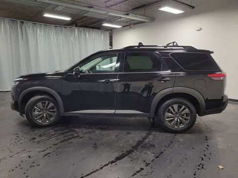 Used 2022 Nissan Pathfinder SV image 5
