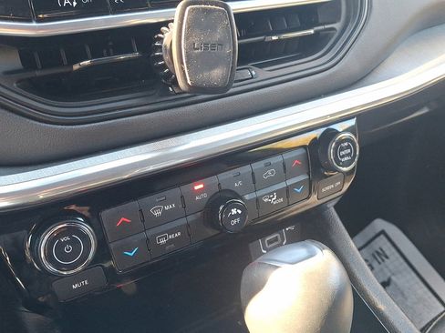 Certified 2023 Jeep Compass Limited image 29