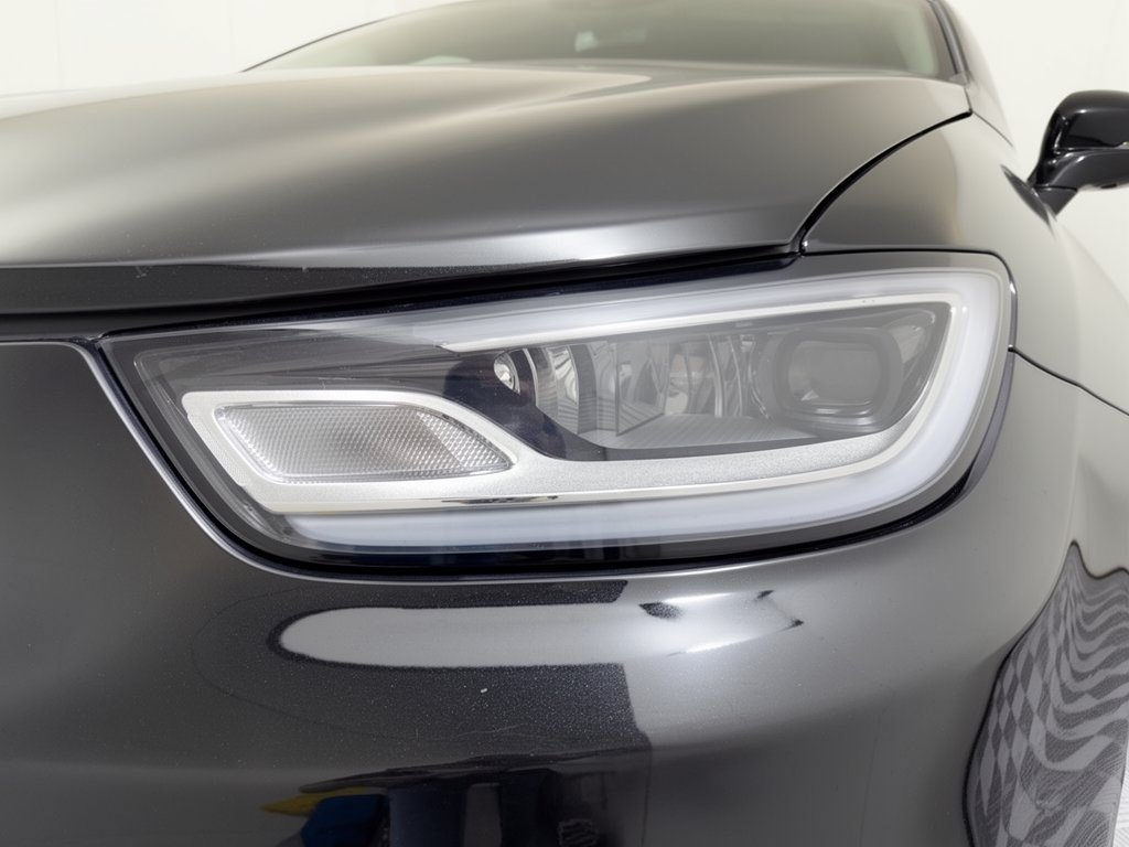 Used 2024 Chrysler Pacifica Limited FWD image 12