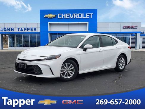 Used 2025 Toyota Camry LE FWD image 1