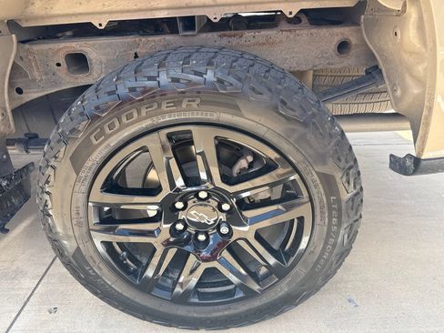 Used 2022 Chevrolet Silverado 1500 Custom Trail Boss w/ LPO, Dark Essentials Package AWD/4WD image 9