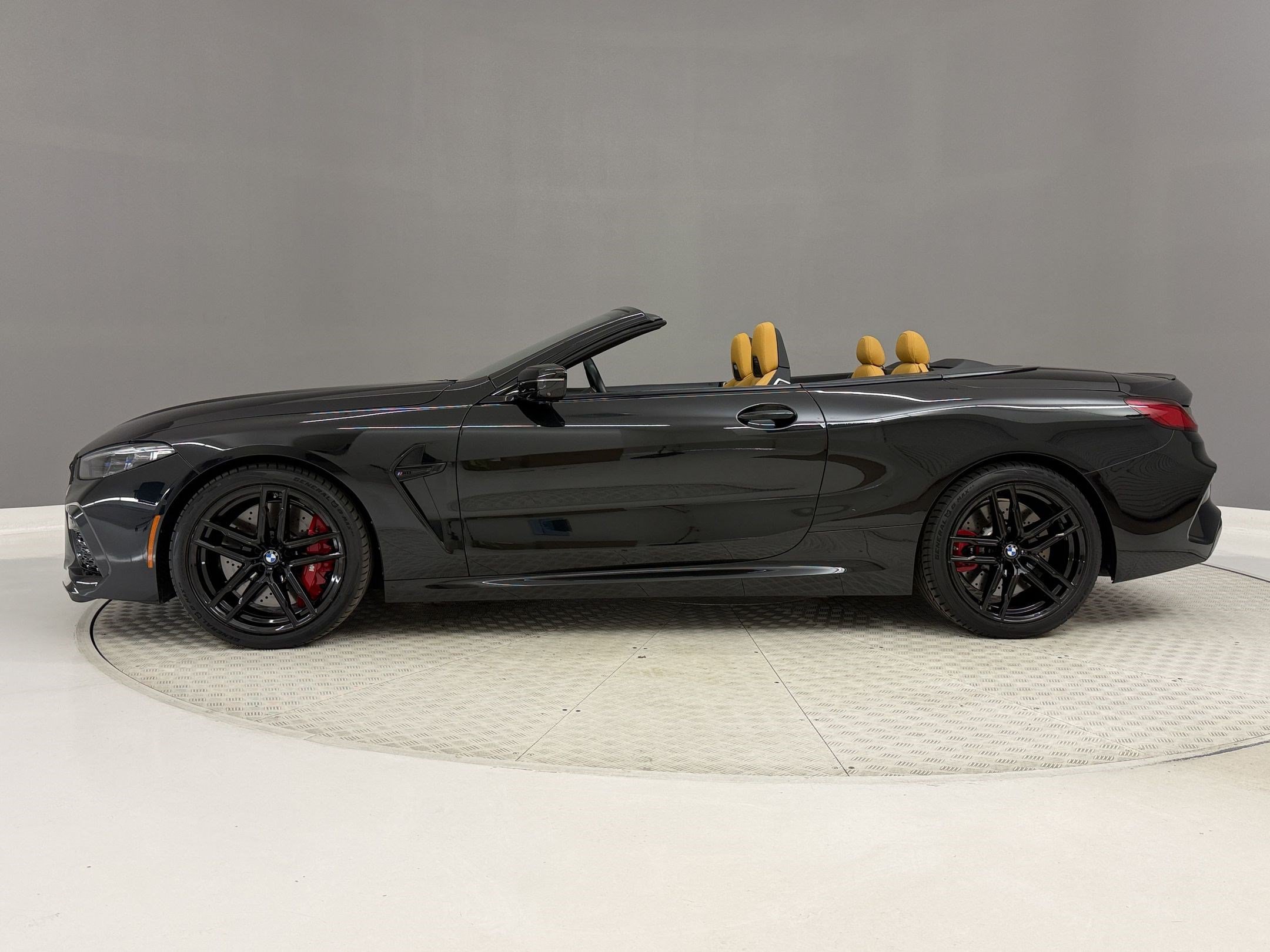 Used 2025 BMW M8 Competition AWD/4WD image 2