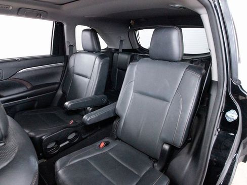 Used 2017 Toyota Highlander Limited image 29