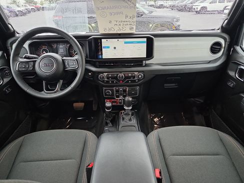Used 2025 Jeep Wrangler Unlimited Sport AWD/4WD image 17