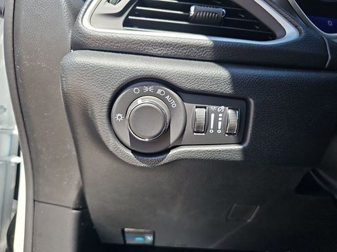 New 2027 Chrysler Pacifica Select FWD image 27