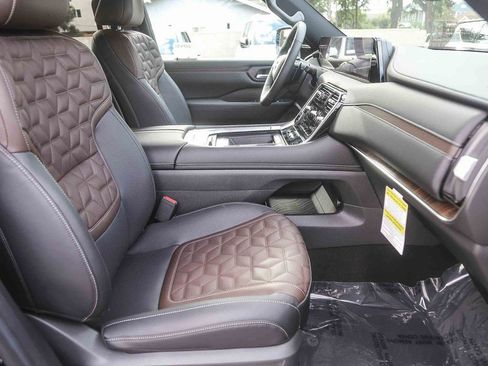 New 2026 Nissan Armada Platinum RWD image 17