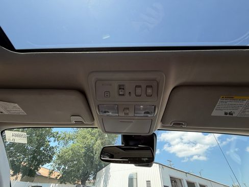 Used 2021 Nissan Titan SL w/ Moonroof Package AWD/4WD image 30