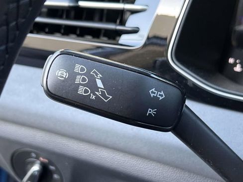 Used 2025 Volkswagen Jetta SE FWD image 24