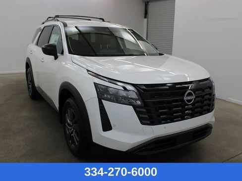 New 2026 Nissan Pathfinder SV image 5