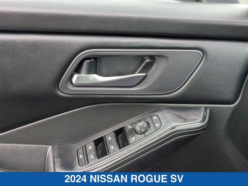 Used 2024 Nissan Rogue SV AWD/4WD image 13