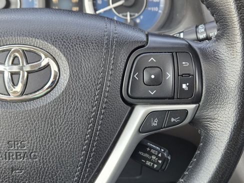 Used 2020 Toyota Sienna XLE image 22