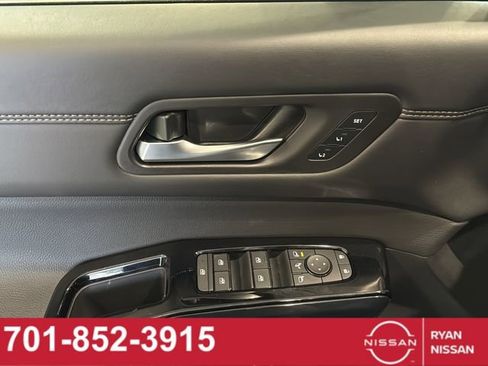 New 2026 Nissan Pathfinder Platinum AWD/4WD image 35