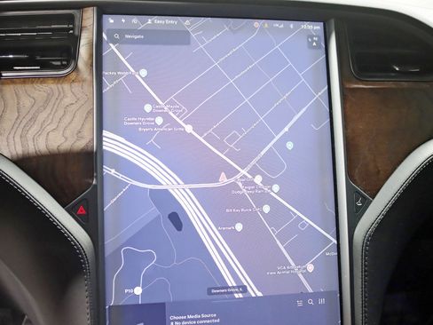 Used 2018 Tesla Model X 75D image 17