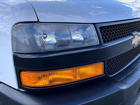 Used 2021 Chevrolet Express 2500 w/ Driver Convenience Package image 29