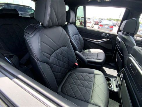 Used 2024 BMW X7 xDrive40i w/ M Sport Package image 19